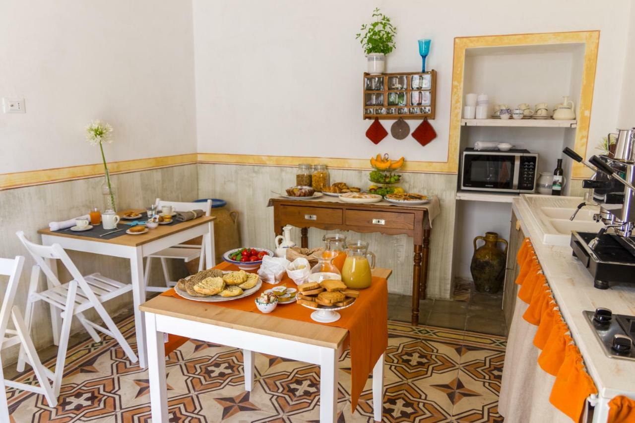 Il Cortile Dei Nonni Bed & Breakfast Morciano di Leuca Ngoại thất bức ảnh